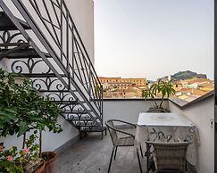 Alloro House With Terrace by Wonderful Italy