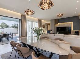 Sophisticated Oasis Residence Villa With Pool
