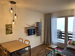 Charming Apartment With Hill View