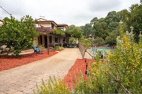 Sandy Pool Shack - Pet Friendly