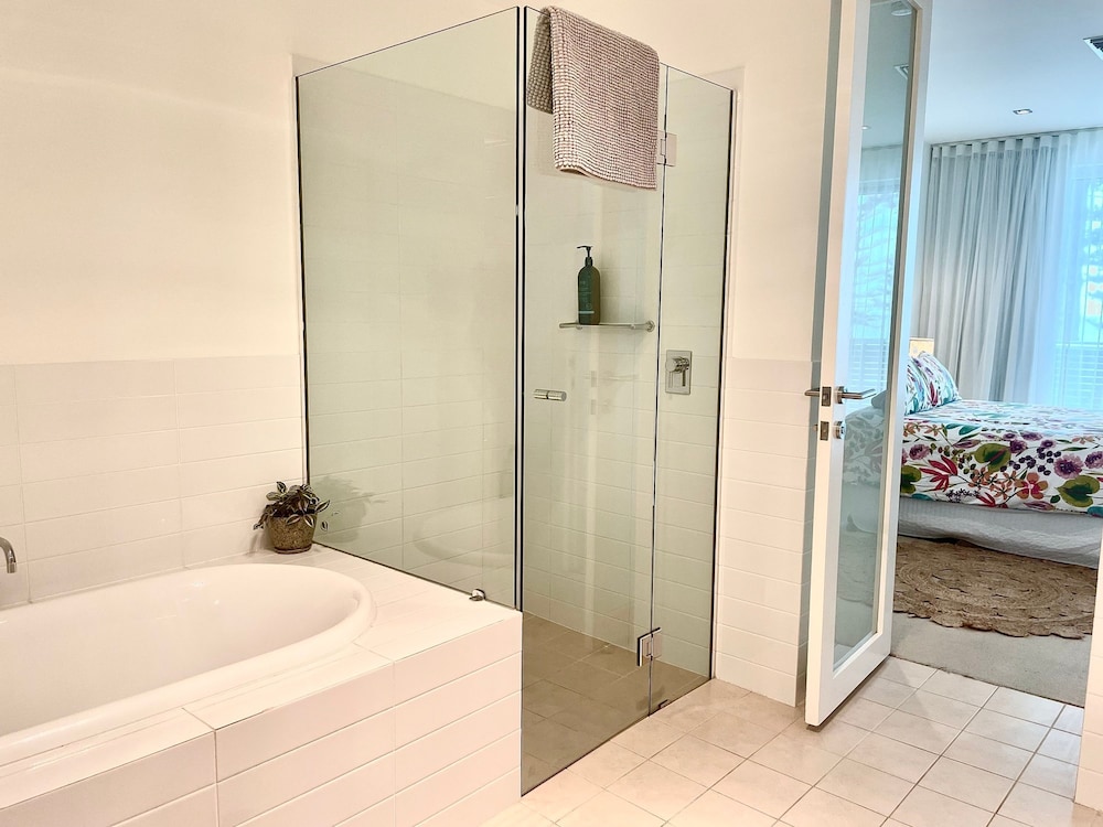 Breeze Beachfront Apartment no 9