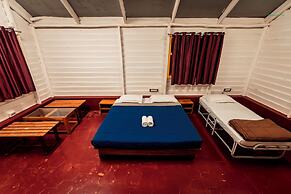 Commune18 Resorts