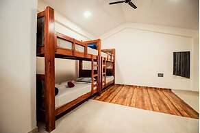 Commune18 Resorts