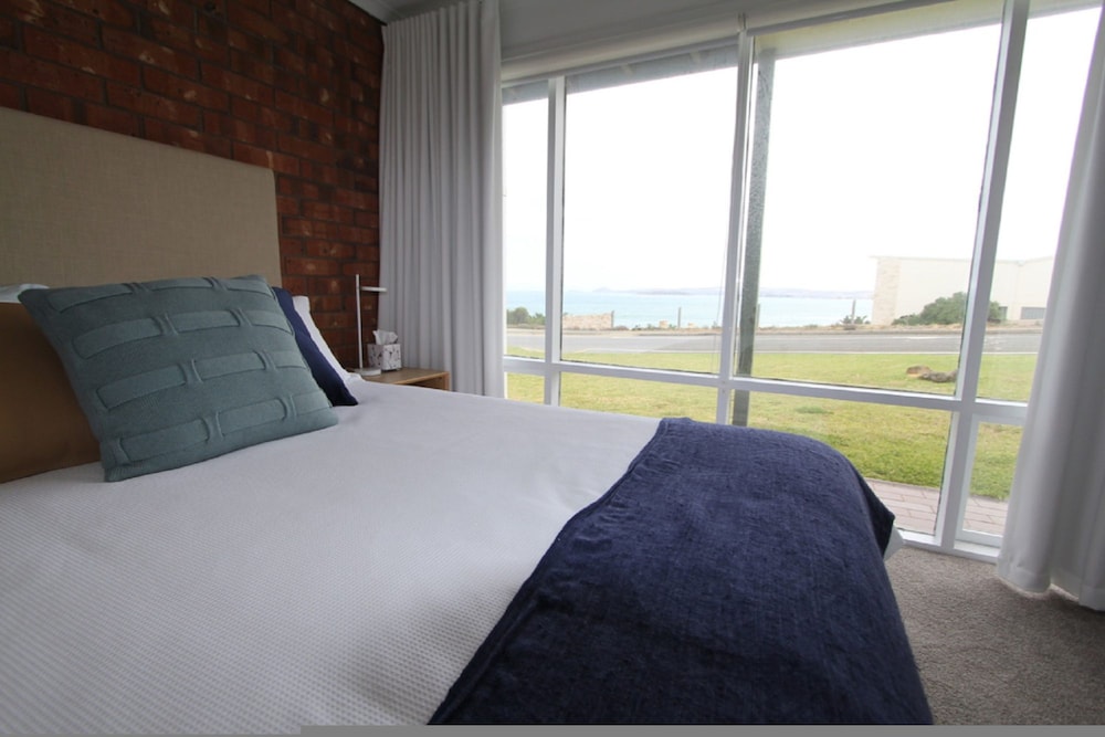 Southern Sands Beachfront Apartment