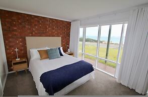 Southern Sands Beachfront Apartment