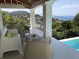 Holiday Home With Spacious Pool