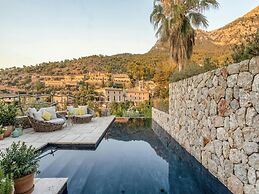 Stylish Holiday Home With Deia Views