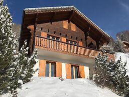 Sunny Chalet in Veysonnaz With Garden