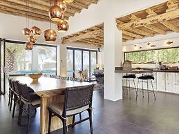 Idyllic Villa With Swimming Pool