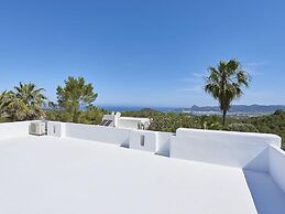 Idyllic Villa With Swimming Pool