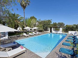 Idyllic Villa With Swimming Pool