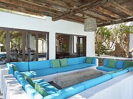 Idyllic Villa With Swimming Pool