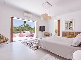 Idyllic Villa With Swimming Pool