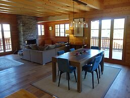 Chalet in Les Masses With ski Storage