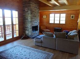 Chalet in Les Masses With ski Storage