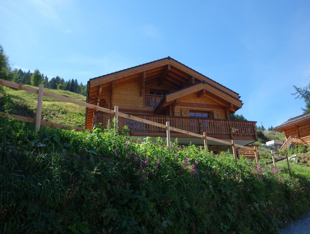 Chalet in Les Masses With ski Storage