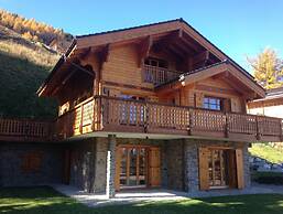 Chalet in Les Masses With ski Storage