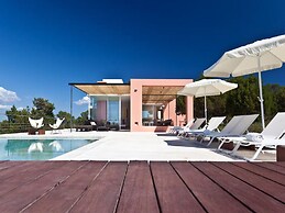 Beautiful Villa in Inviting Space