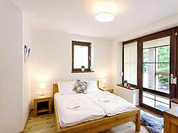 Spacious Villa With Lush Garden