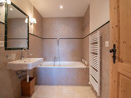 Chalet in Veysonnaz With hot tub