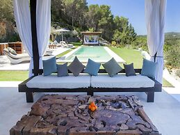 Holiday Home With Barbecue Space