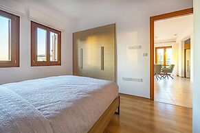 Bright Apartment With Shared Pool in Aphrodite Hills
