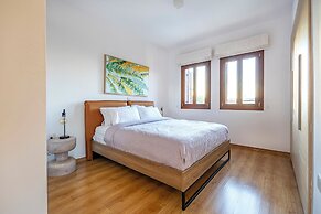 Bright Apartment With Shared Pool in Aphrodite Hills