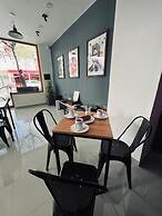 BLACK STAR ART HOSTEL