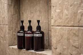 LaFamilia Casa and Suites