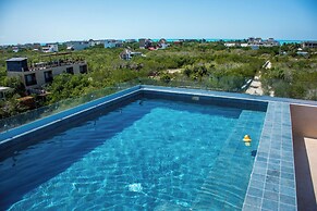 LaFamilia Casa and Suites