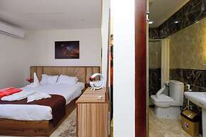 Paradise Pyramids View INN