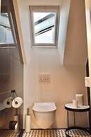 Central Penthouse With Private Rooftop Terrace
