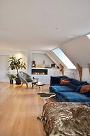 Central Penthouse With Private Rooftop Terrace
