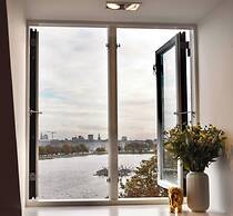 Central Penthouse With Private Rooftop Terrace