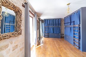 FRATERNITY-HOTEL