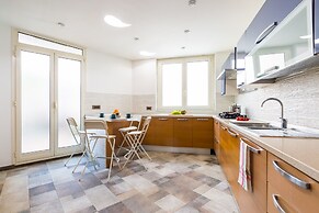 Partenope Spacious Home