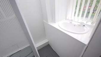 Flat in Glasgow,close to all Local Amenities,