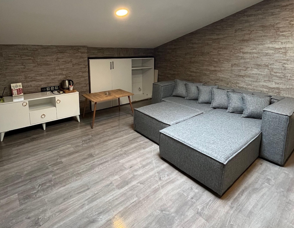 La Vie Suit Hotel