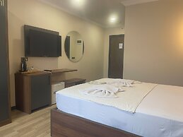 La Vie Suit Hotel