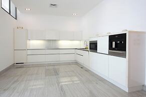 Silk Valley - Grand 6B Beachfront Villa
