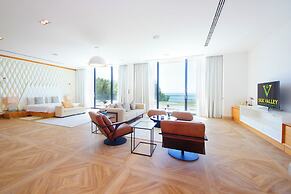 Silk Valley - Grand 6B Beachfront Villa