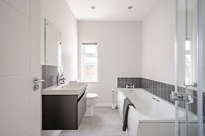 Ekaya Cozy Belfast With 2 Bedrooms