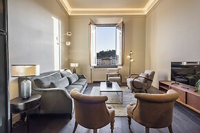 Luxury River View Apartment by MMega