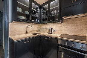 Luxury River View Apartment by MMega