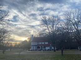 Apple Crest Inn