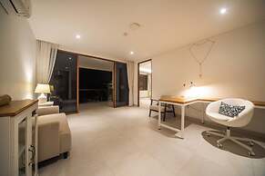 Luxury 4 Bedroom Bella Vista Villa