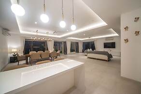 Luxury 4 Bedroom Bella Vista Villa