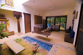 Emerald - 2BR Pool Villa Near Airport