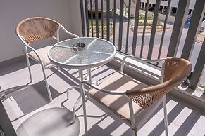 TOP Location | Work and Chill near Miracle Garden