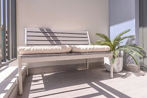 TOP Location | Work and Chill near Miracle Garden